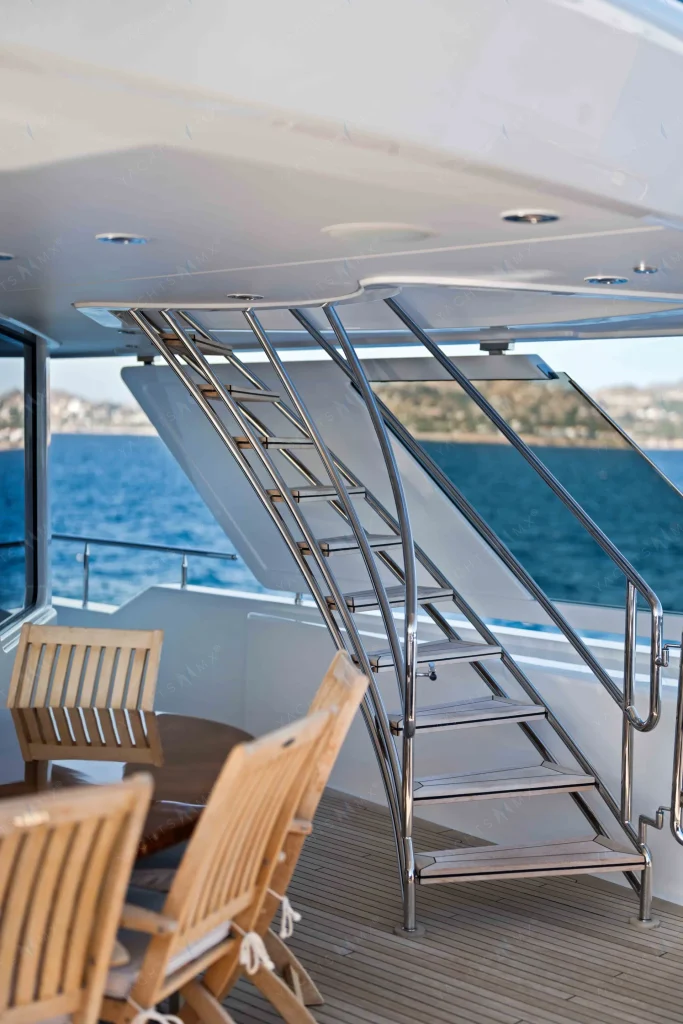 Westport 130 yacht charter Cabo San Lucas - decks and flybridge photo 03