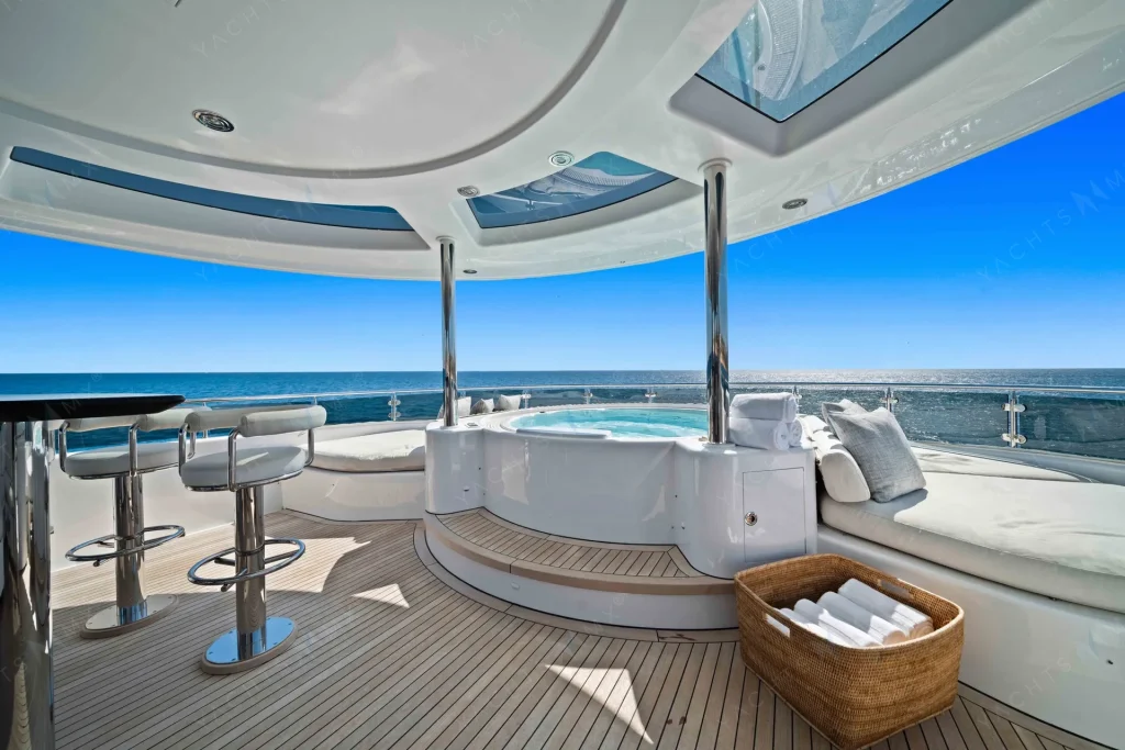 Westport 130 yacht charter Cabo San Lucas - decks and flybridge photo 04