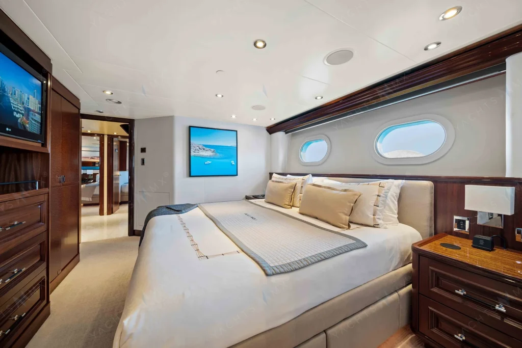 Westport 130 yacht charter Cabo San Lucas - cabins and en-suite heads photo 01