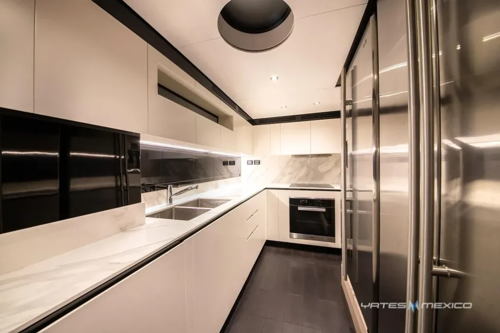 Azimut 90 yacht charter La Paz - main salon and helm photo 05