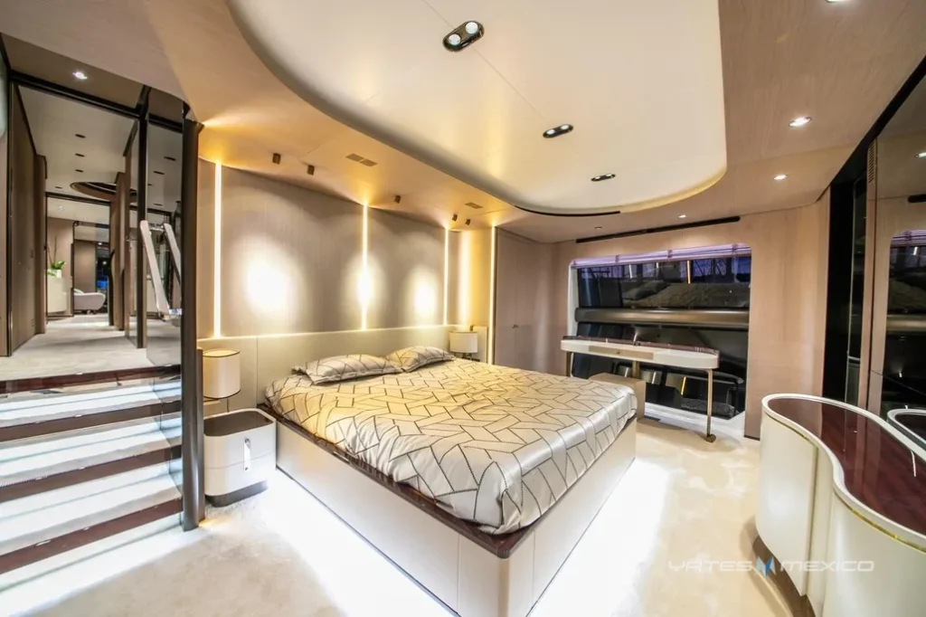Azimut 90 yacht charter La Paz - cabins and en-suite heads photo 01