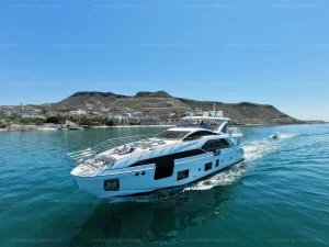 Yate Azimut 90' en La Paz