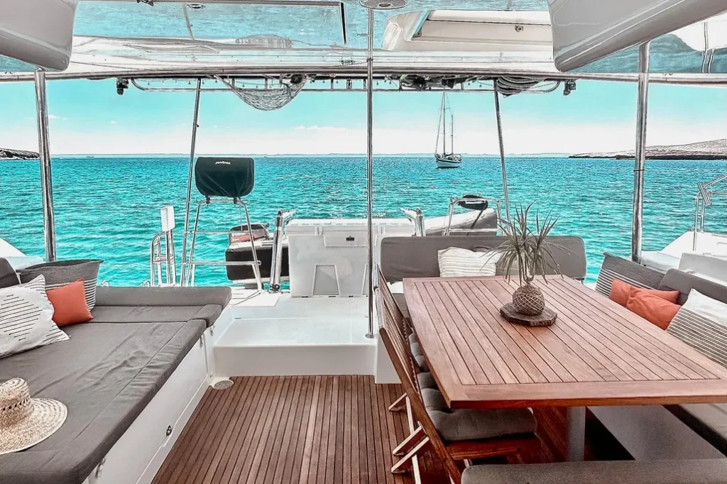 Lagoon 45 yacht charter La Paz - deck and flybridge photo 01