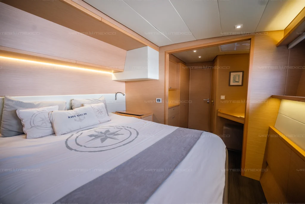 Lagoon 52 yacht charter La Paz - cabins and en-suite heads photo 01