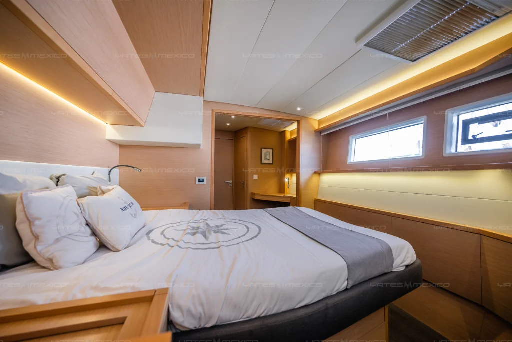 Lagoon 52 yacht charter La Paz - cabins and en-suite heads photo 02