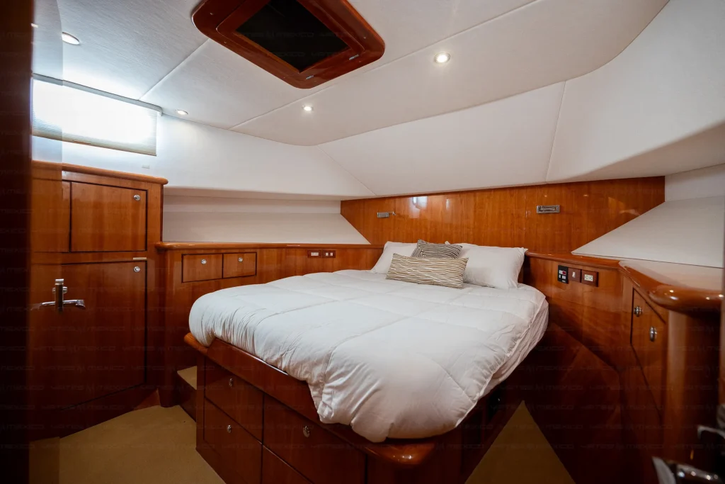 Simbol 70 yacht charter Cabo San Lucas - cabins and en-suite heads photo 02