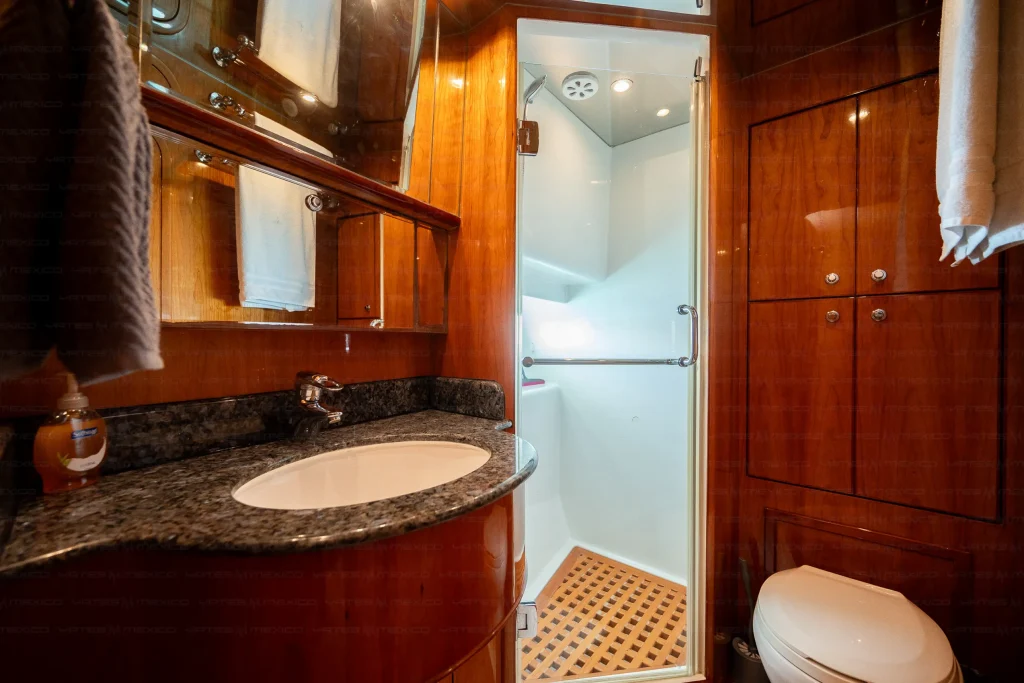 Simbol 70 yacht charter Cabo San Lucas - cabins and en-suite heads photo 03