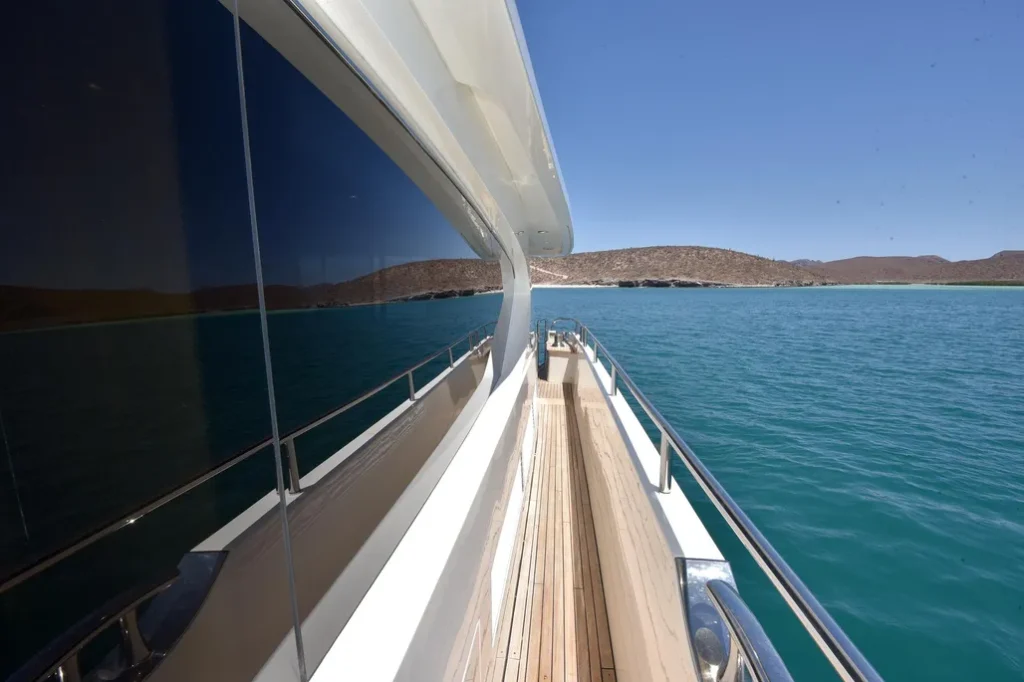 Princess 98 yacht charter La Paz - decks and flybridge photo 03