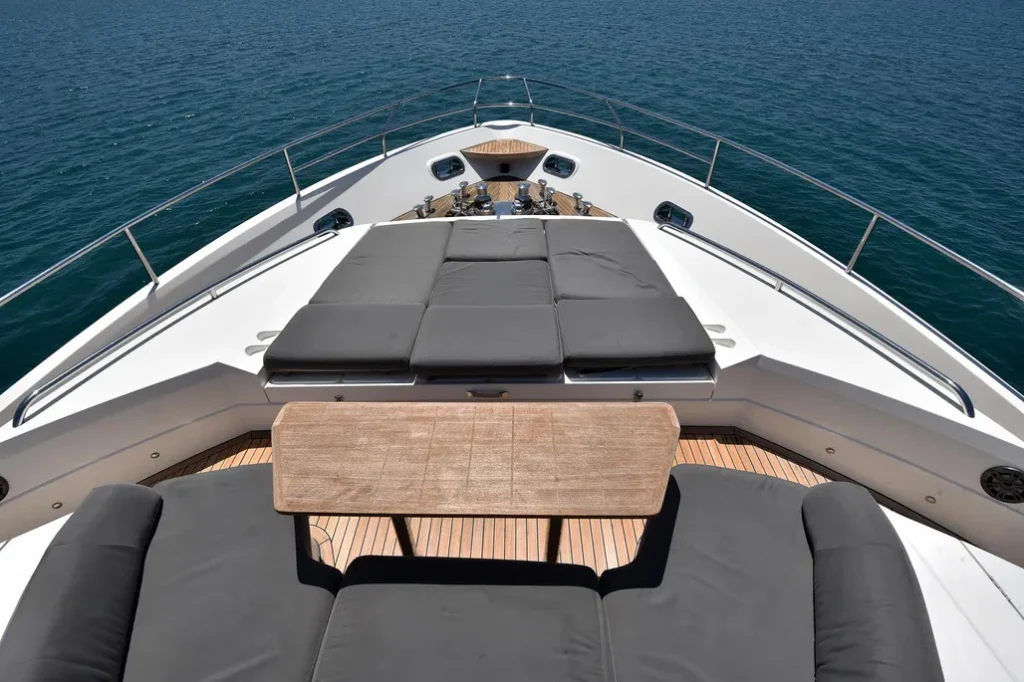 Princess 98 yacht charter La Paz - decks and flybridge photo 05