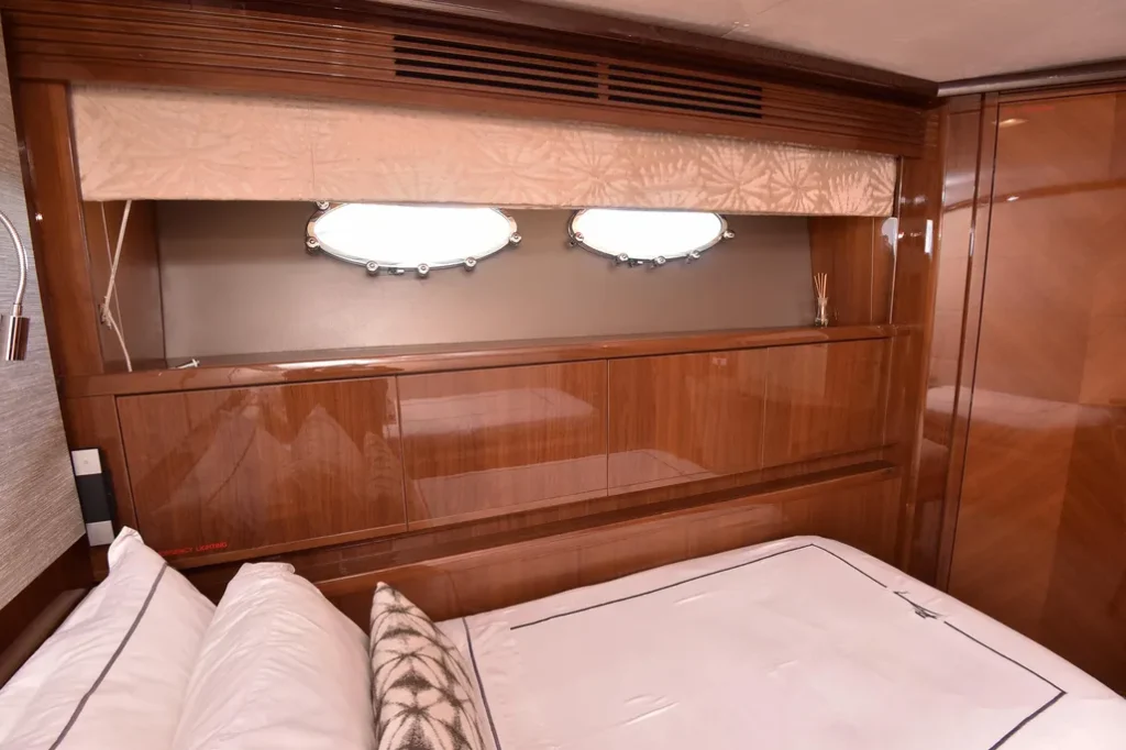 Princess 98 yacht charter La Paz - cabins and en-suite heads photo 01