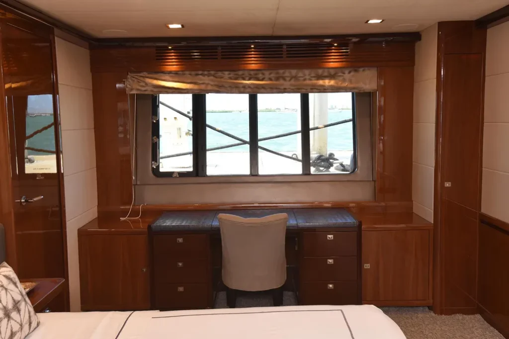 Princess 98 yacht charter La Paz - cabins and en-suite heads photo 02