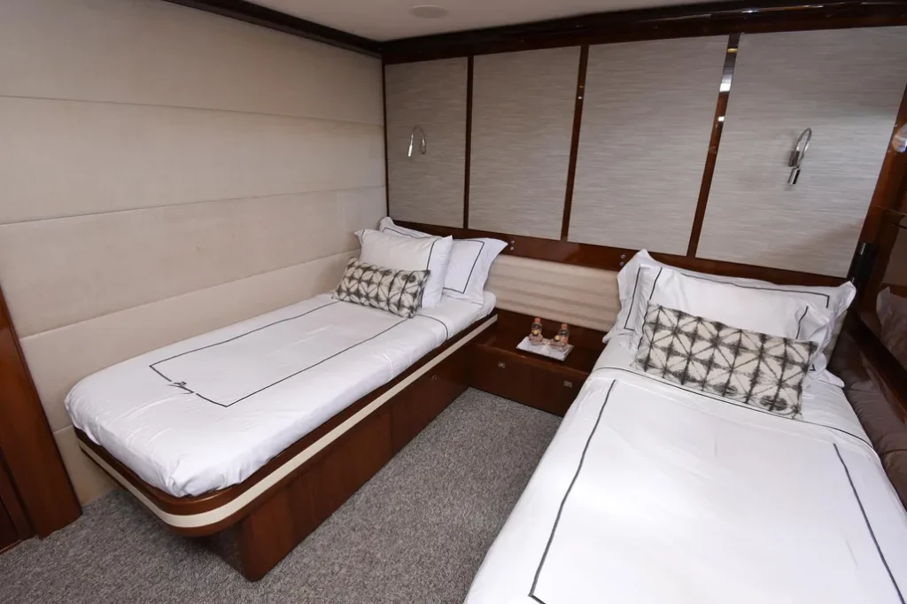 Princess 98 yacht charter La Paz - cabins and en-suite heads photo 04