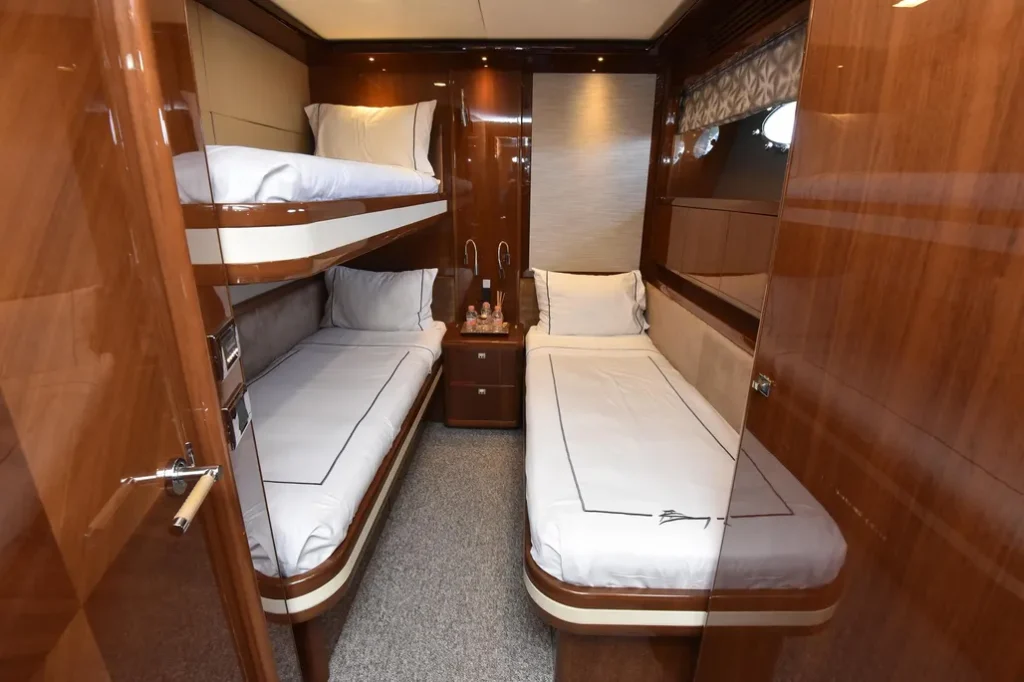 Princess 98 yacht charter La Paz - cabins and en-suite heads photo 05