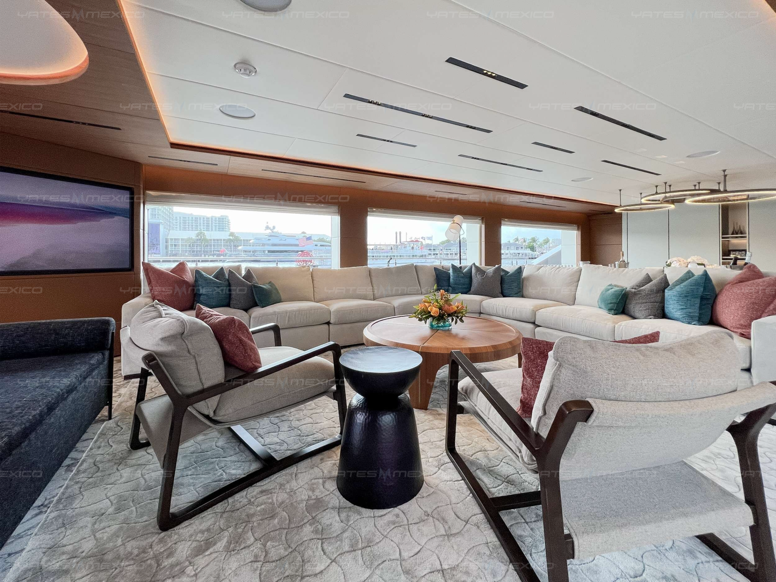 Gulf Craft 141 yacht charter La Paz - main salon and helm photo 03