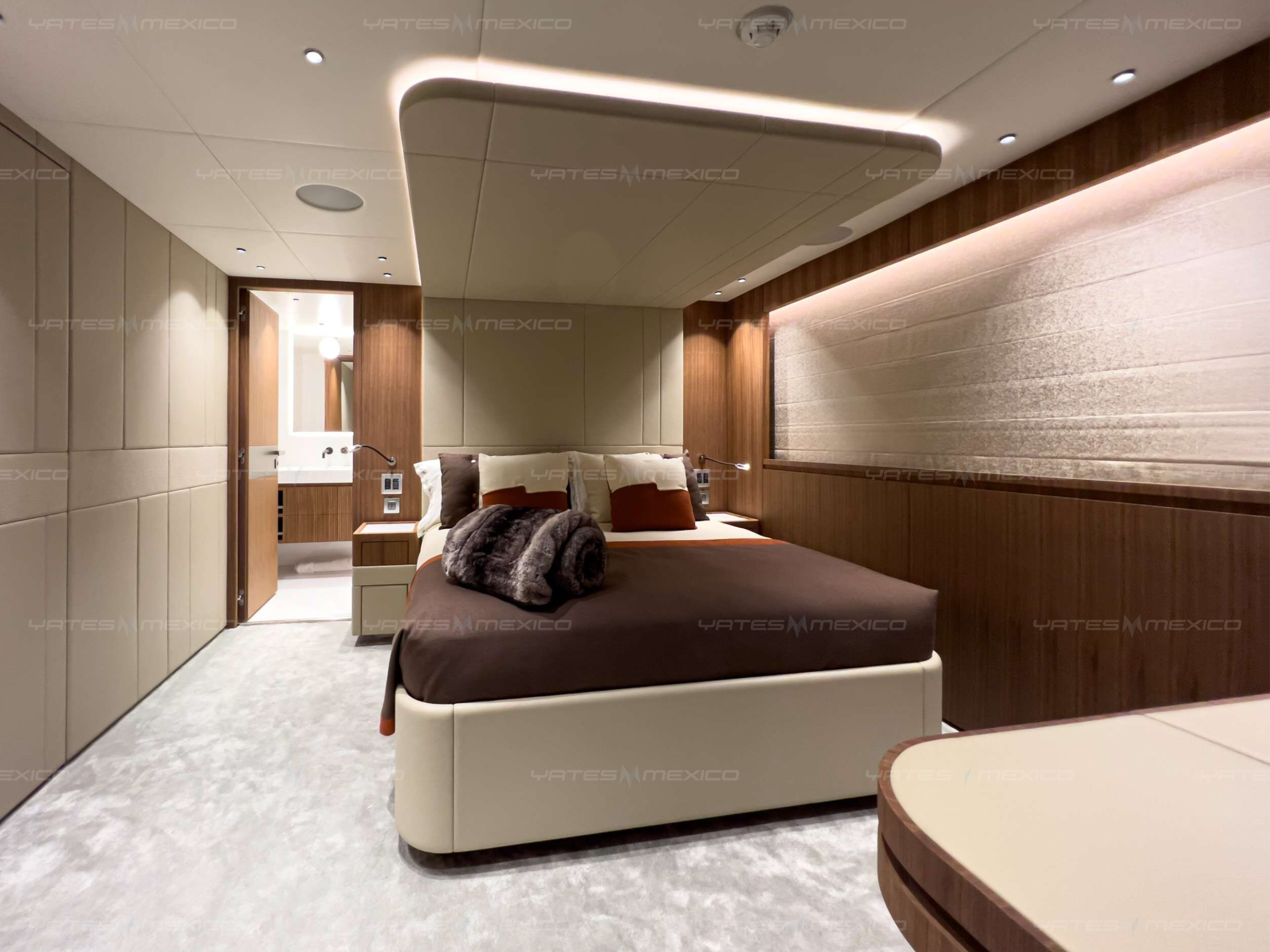 Gulf Craft 141 yacht charter La Paz - cabins and en-suite heads photo 02