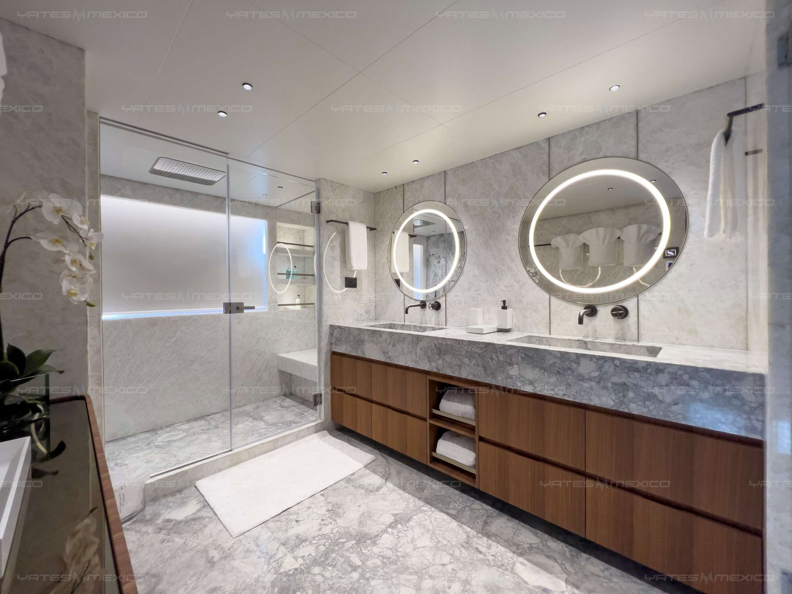 Gulf Craft 141 yacht charter La Paz - cabins and en-suite heads photo 04