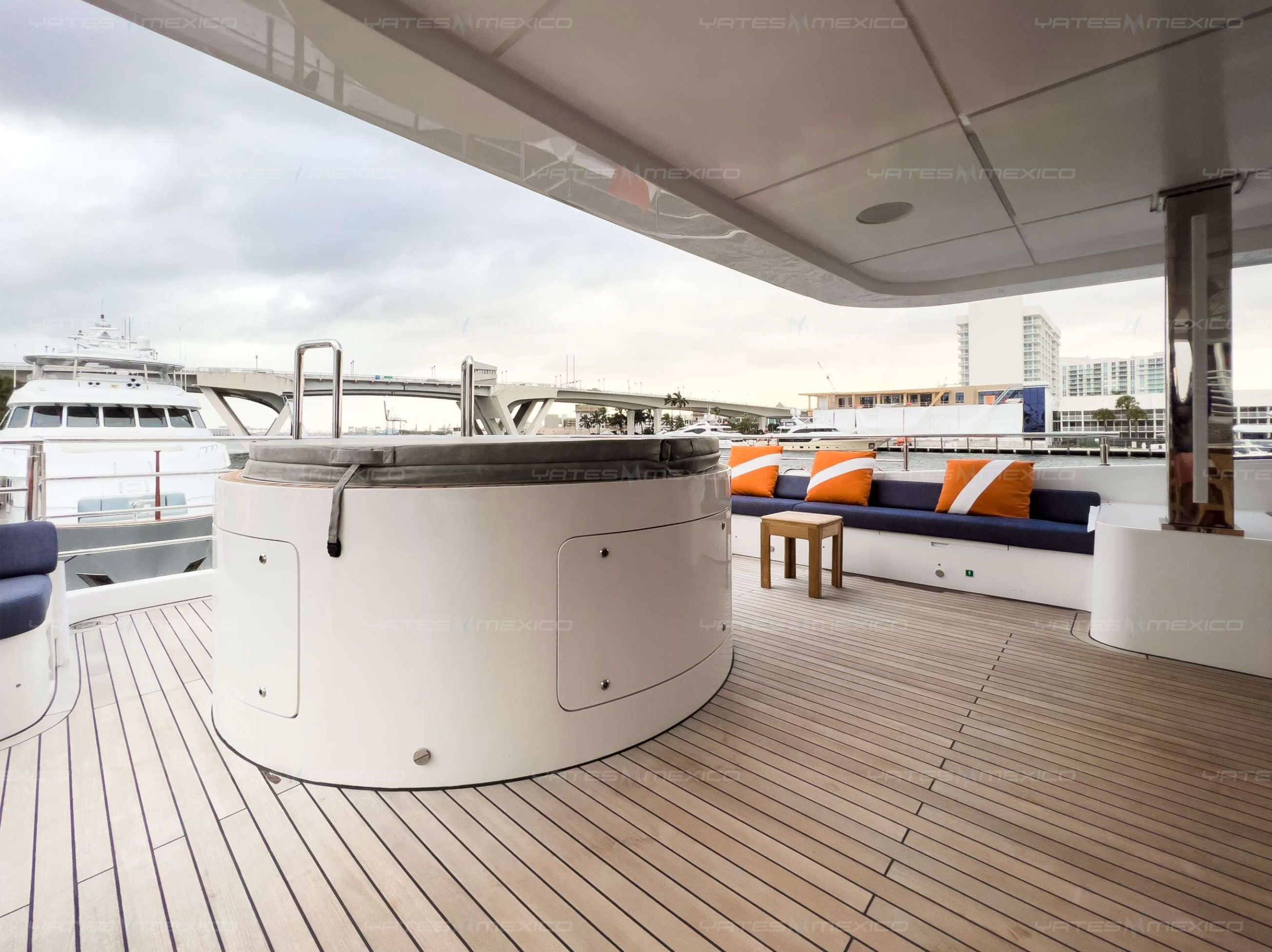 Gulf Craft 141 yacht charter La Paz - decks and flybridge photo 04
