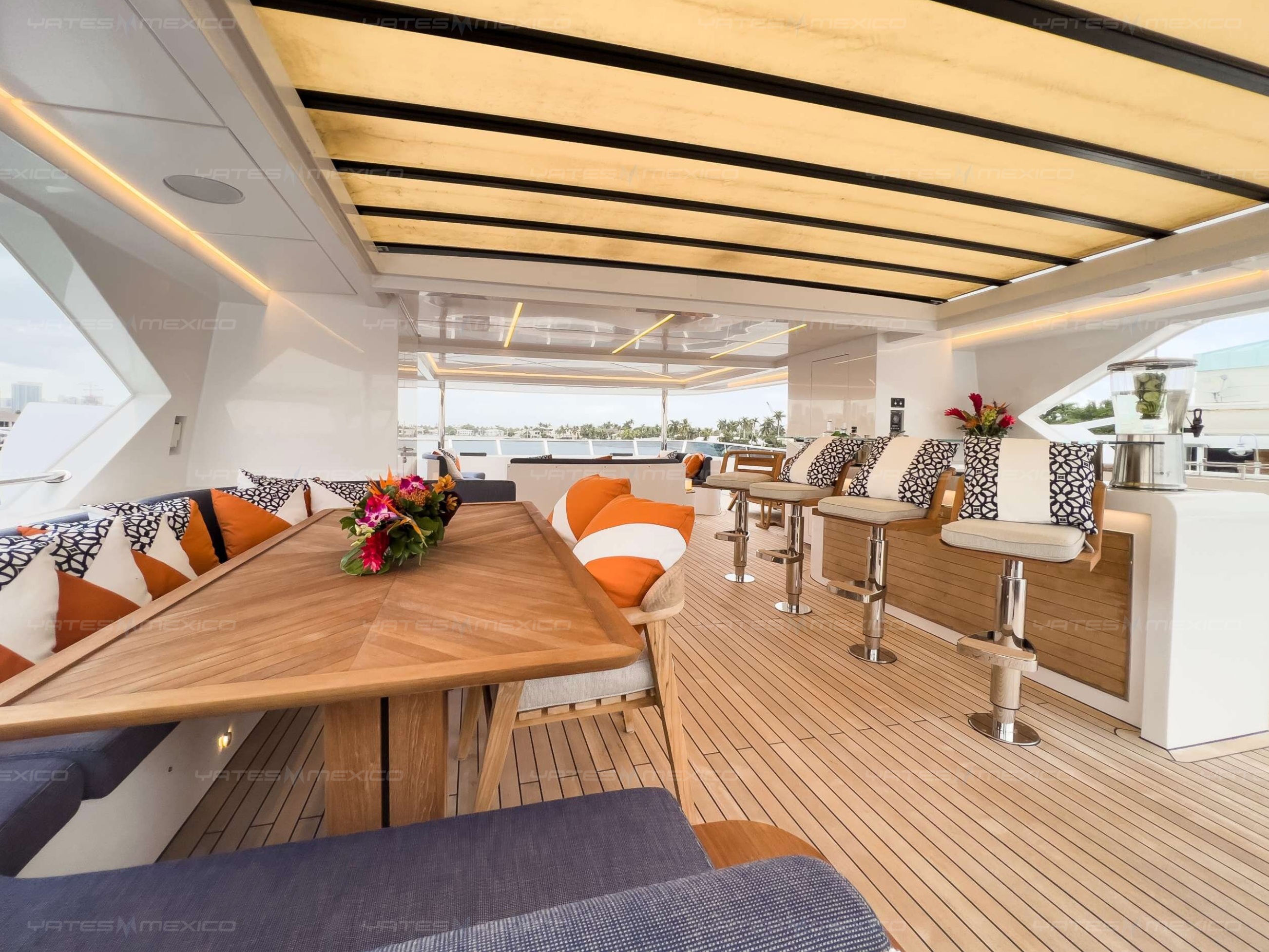Gulf Craft 141 yacht charter La Paz - decks and flybridge photo 05