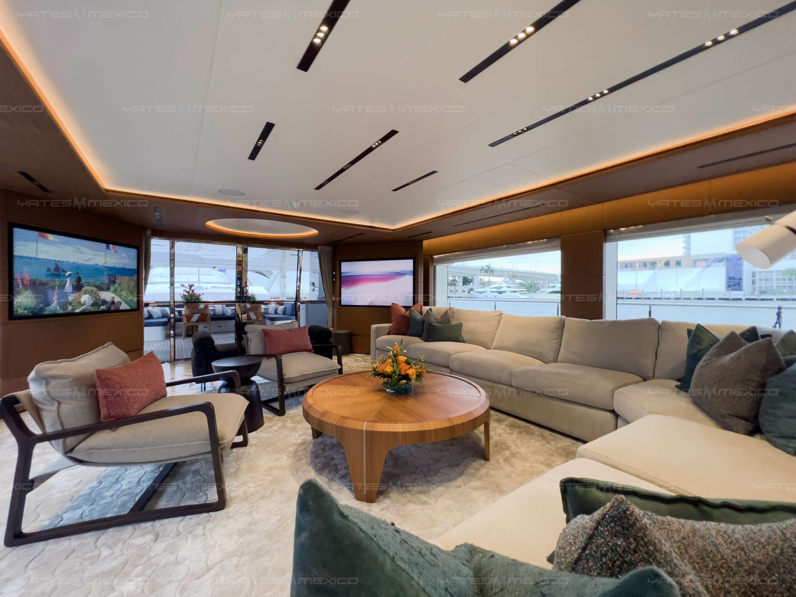 Gulf Craft 141 yacht charter La Paz - main salon and helm photo 04