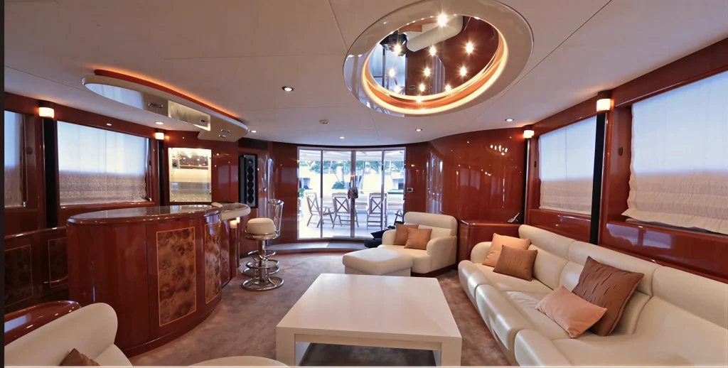 Salon and helm of the Horizon 110 yacht