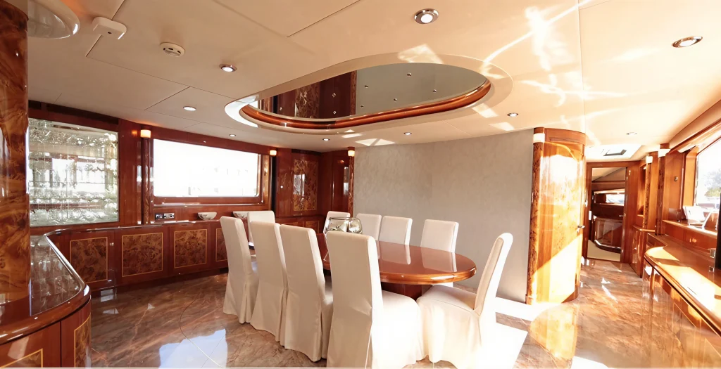 Salon and helm of the Horizon 110 yacht
