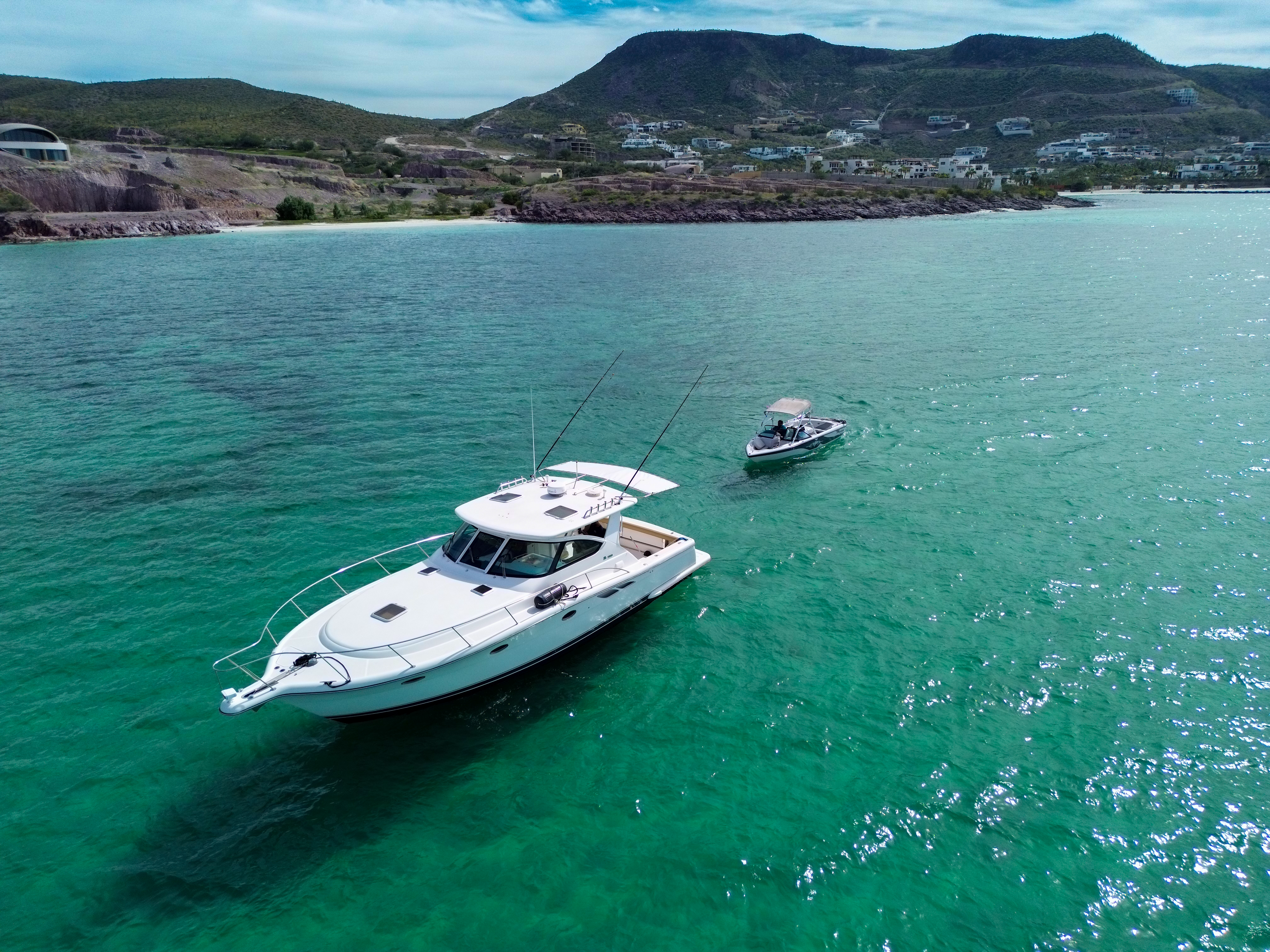 Tiara 40 yacht charter La Paz - exterior and cruising photo 06