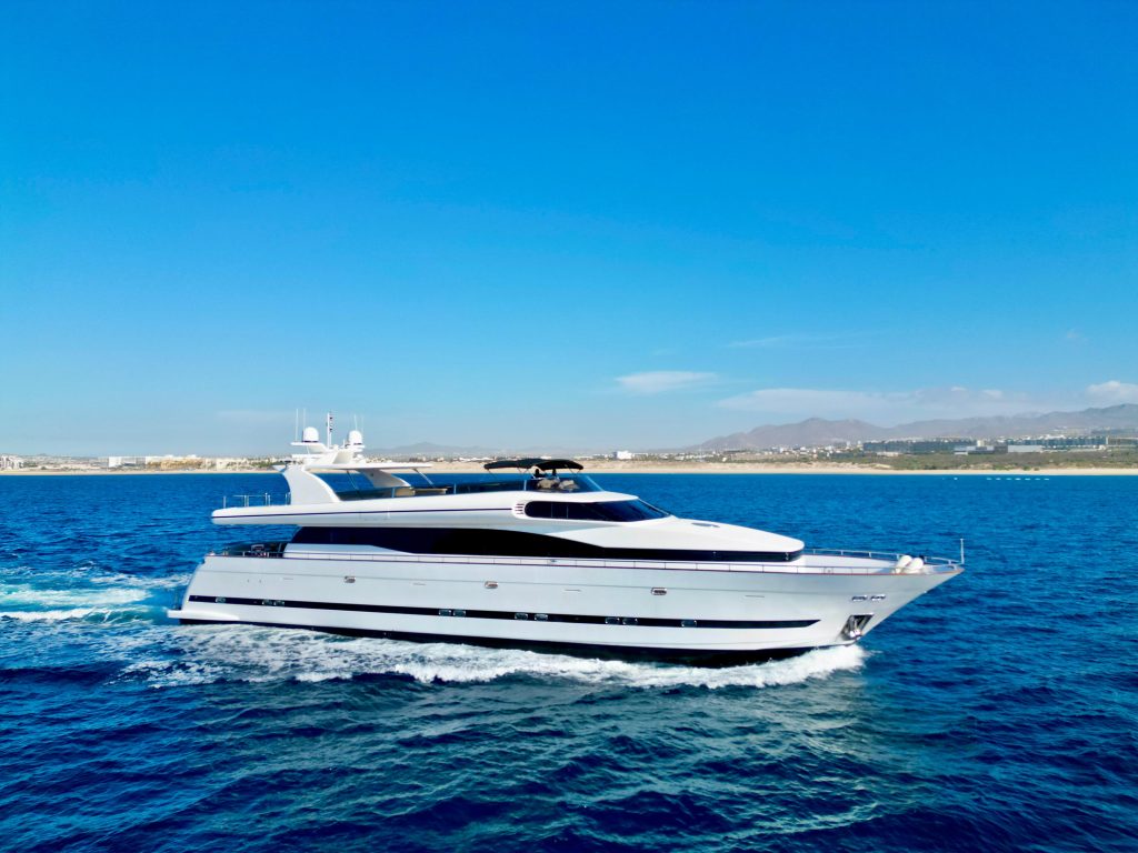 Horizon 110 yacht cruising in Cabo San Lucas