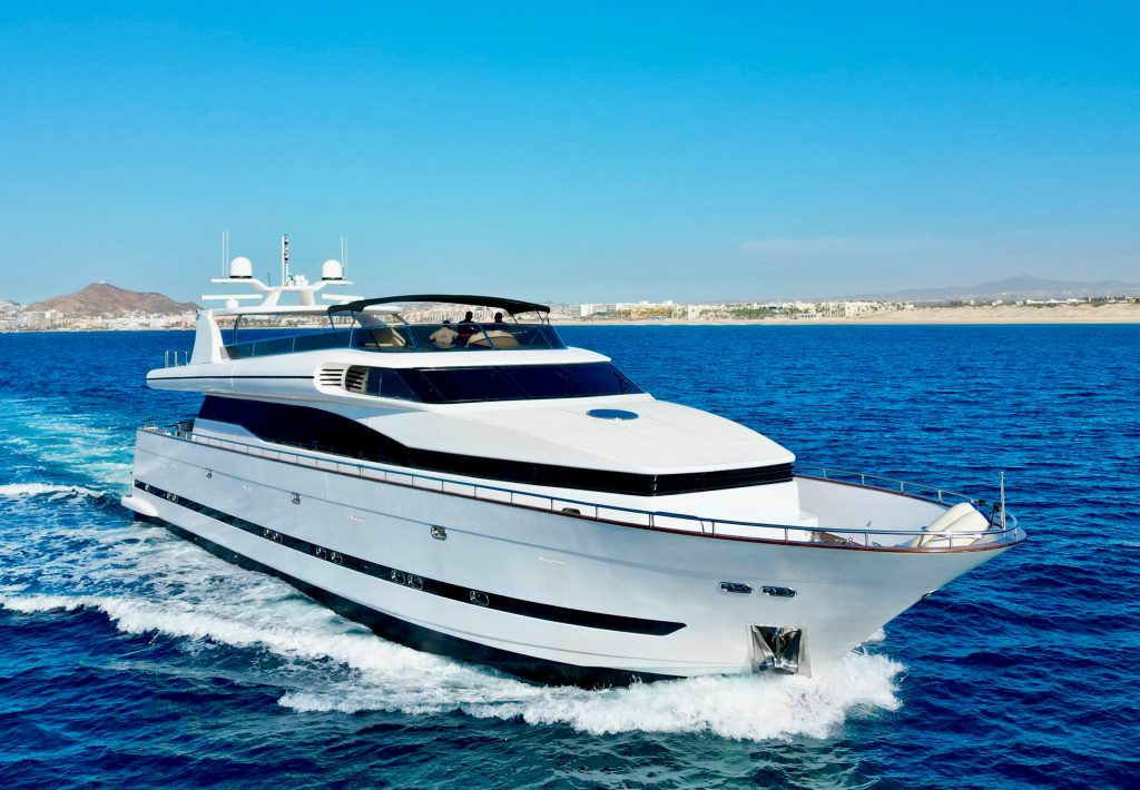 Horizon 110 yacht cruising in Cabo San Lucas