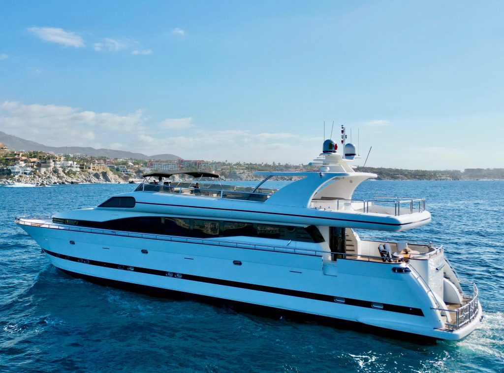 Horizon 110 yacht cruising in Cabo San Lucas