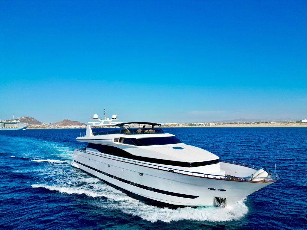Horizon 110 yacht cruising in Cabo San Lucas