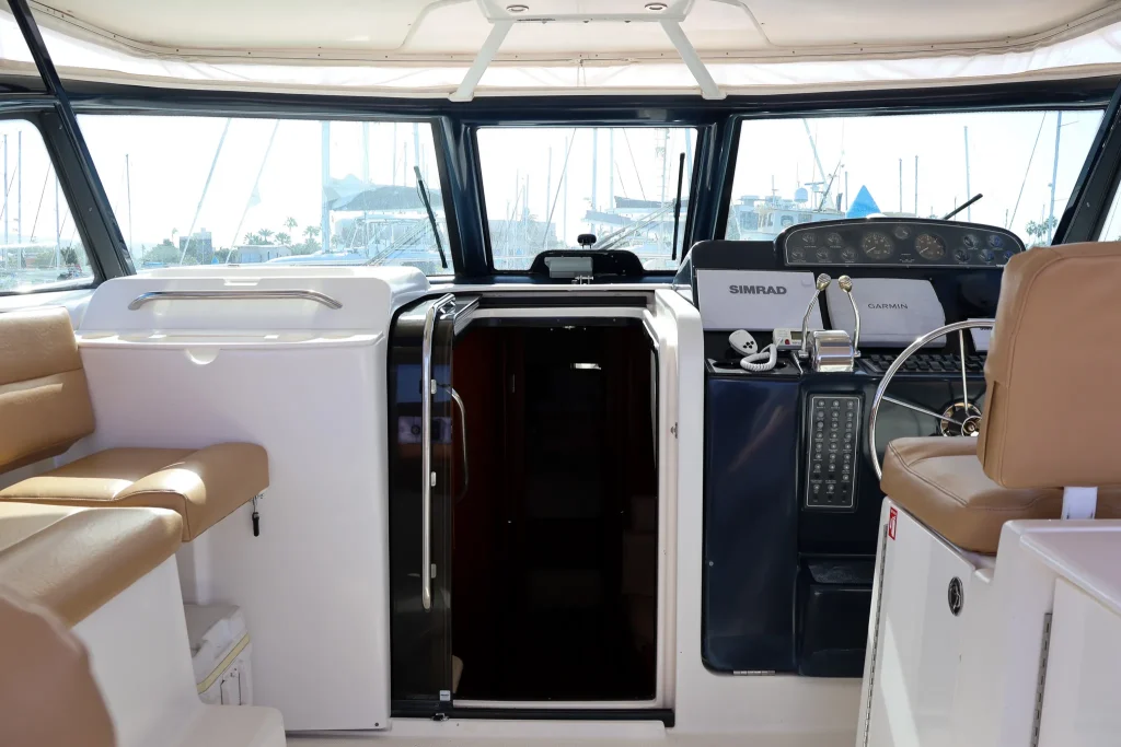 Tiara 40 yacht charter La Paz - main salon and helm photo 01