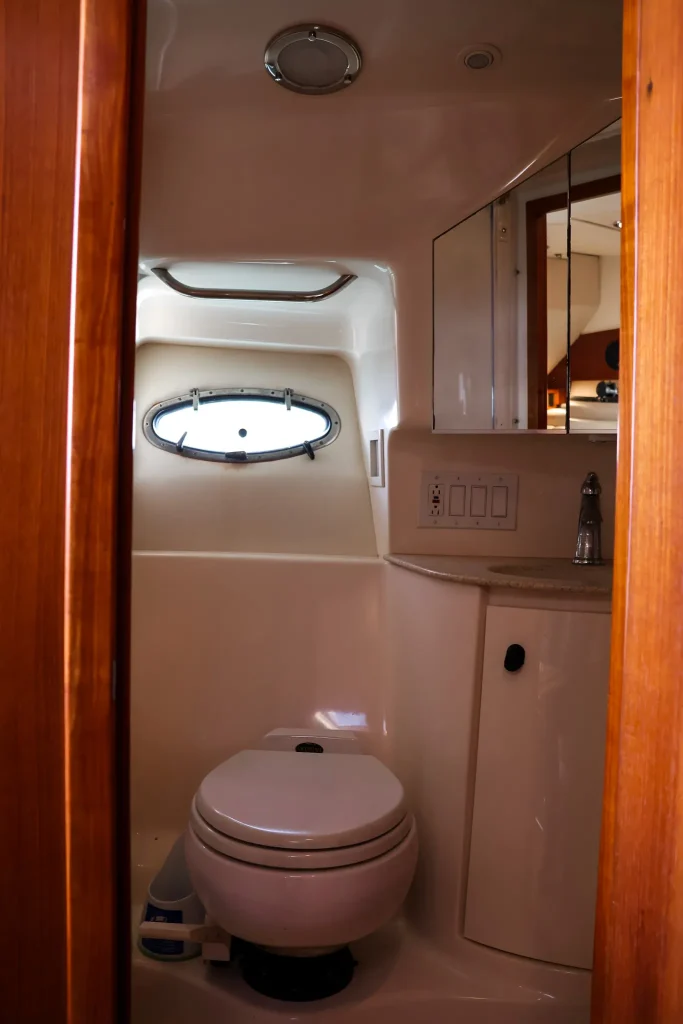 Tiara 40 yacht charter La Paz - cabins and en-suite heads photo 01