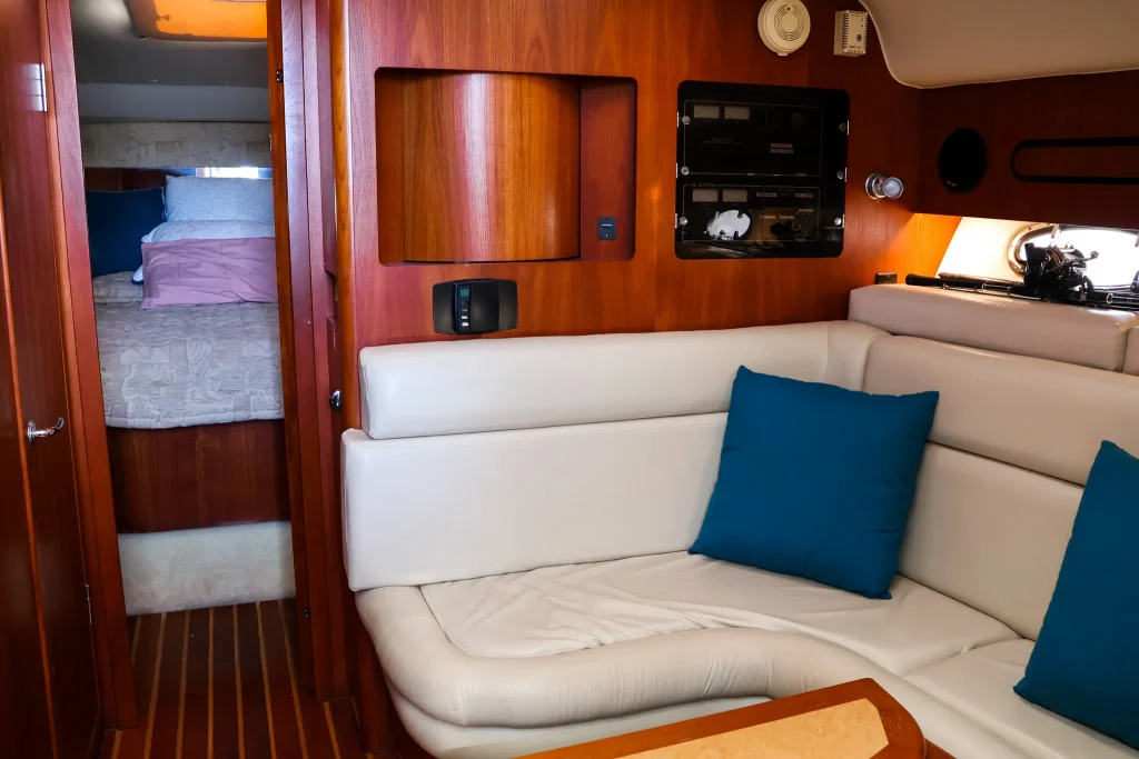 Tiara 40 yacht charter La Paz - cabins and en-suite heads photo 03