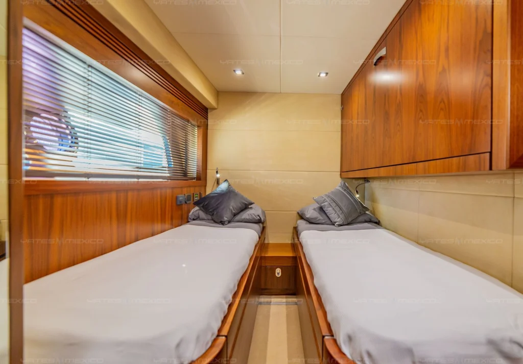 Sunseeker 80 yacht charter Cabo San Lucas - cabins and en-suite heads photo 01