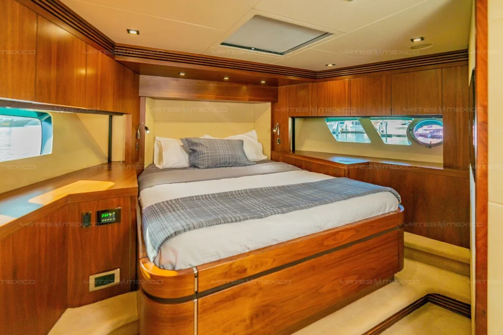 Sunseeker 80 yacht charter Cabo San Lucas - cabins and en-suite heads photo 03