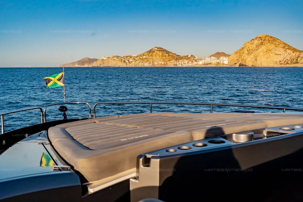 Sunseeker 80 yacht charter Cabo San Lucas - decks and flybridge photo 04