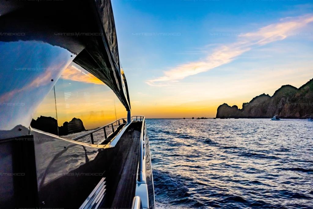 Sunseeker 80 yacht charter Cabo San Lucas - decks and flybridge photo 05