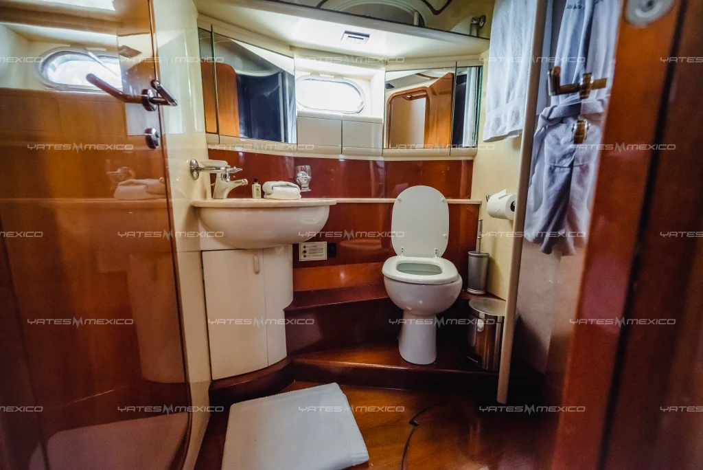 Ferretti 80 yacht charter La Paz - cabins and en-suite heads photo 01