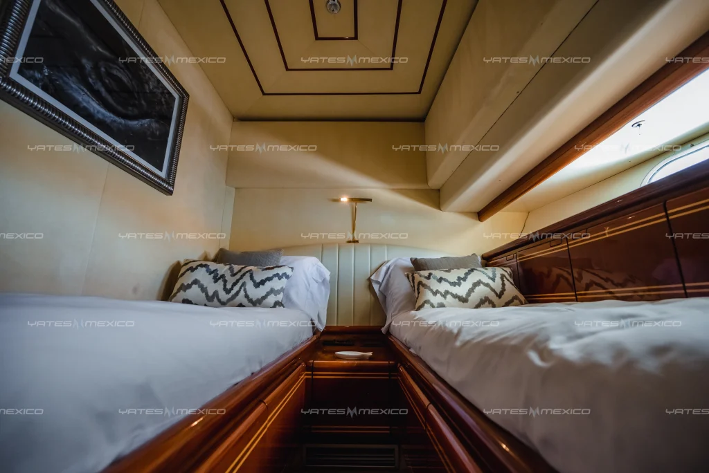 Ferretti 80 yacht charter La Paz - cabins and en-suite heads photo 02