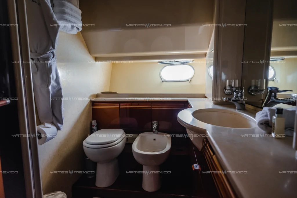 Ferretti 80 yacht charter La Paz - cabins and en-suite heads photo 03