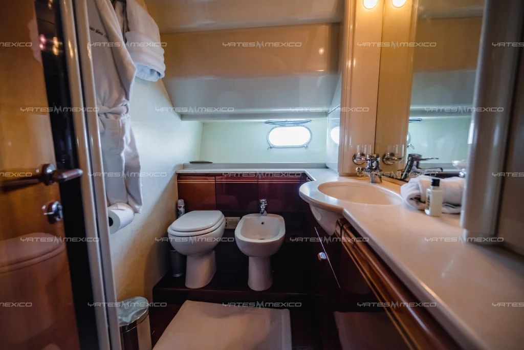 Ferretti 80 yacht charter La Paz - cabins and en-suite heads photo 04