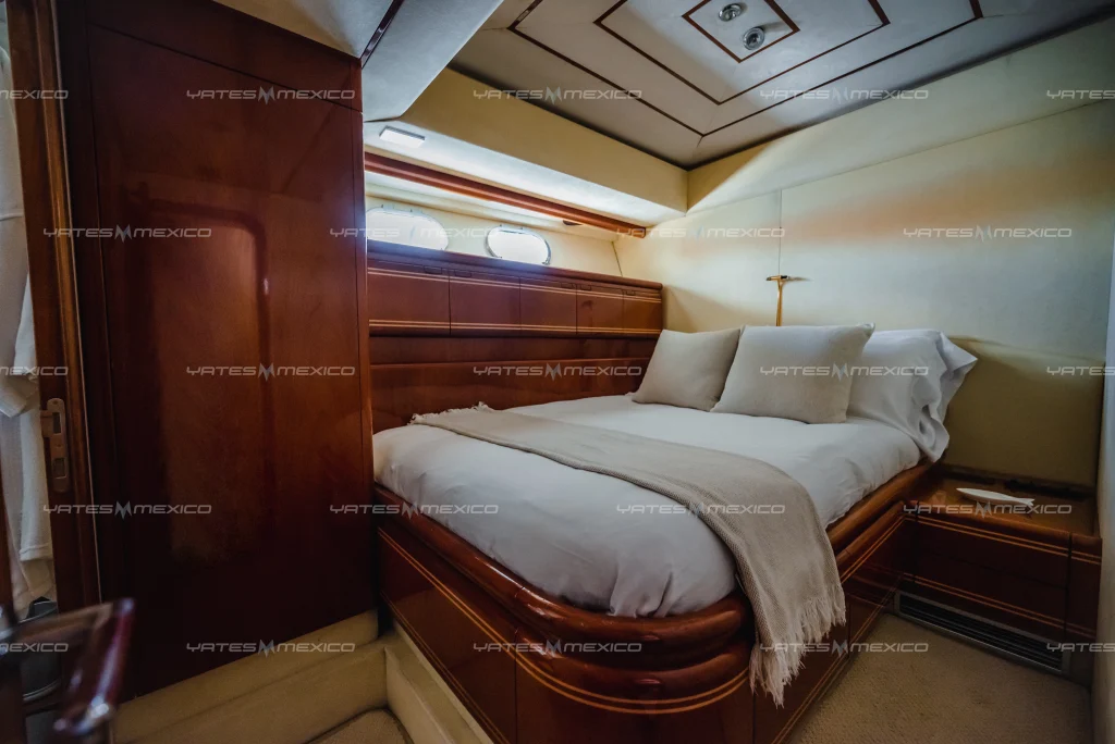 Ferretti 80 yacht charter La Paz - cabins and en-suite heads photo 05