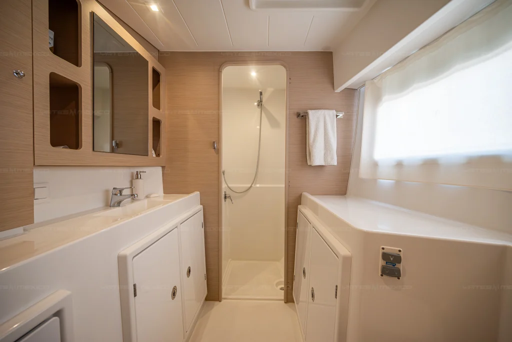 Lagoon 42 catamaran charter La Paz - en-suite double cabin