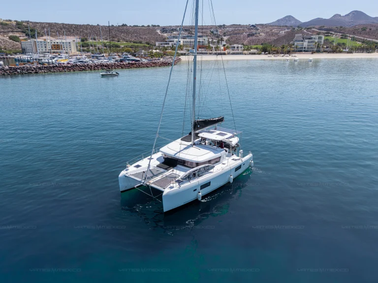 Lagoon 42'