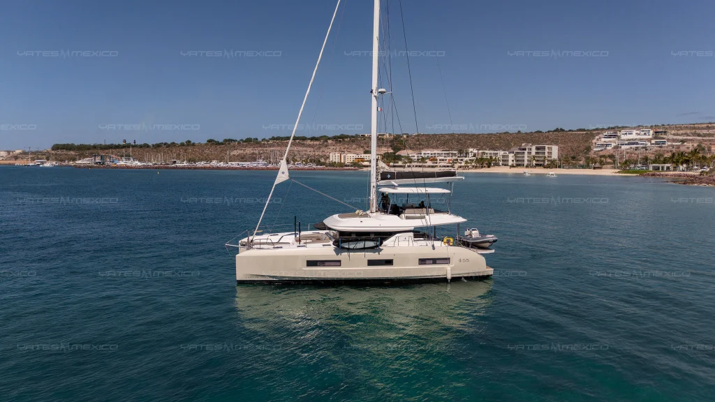 Lagoon 55 catamaran charter La Paz - exterior and cruising - photo 04