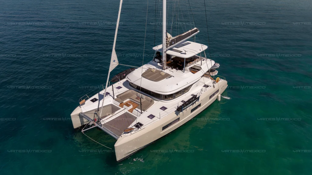 Lagoon 55 catamaran charter La Paz - exterior and cruising - photo 05