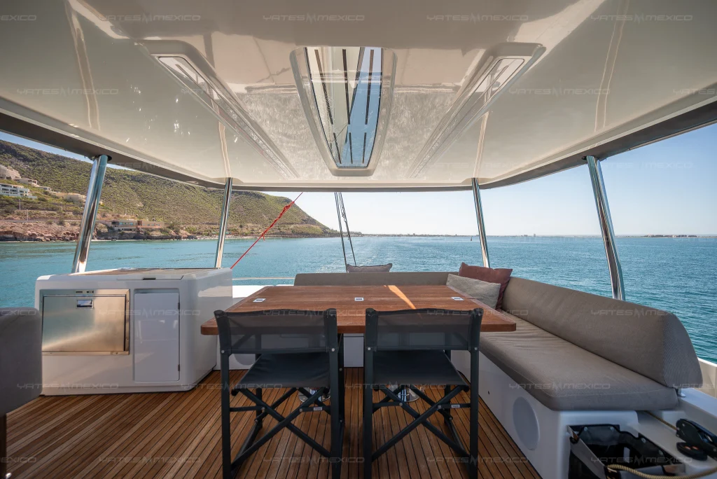 Lagoon 55 catamaran charter La Paz - decks and outdoor living - photo 15