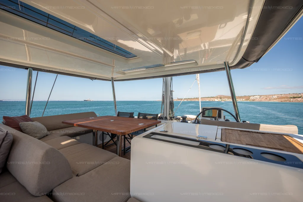 Lagoon 55 catamaran charter La Paz - decks and outdoor living - photo 16