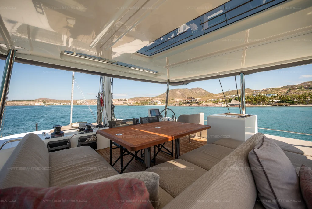 Lagoon 55 catamaran charter La Paz - decks and outdoor living - photo 17