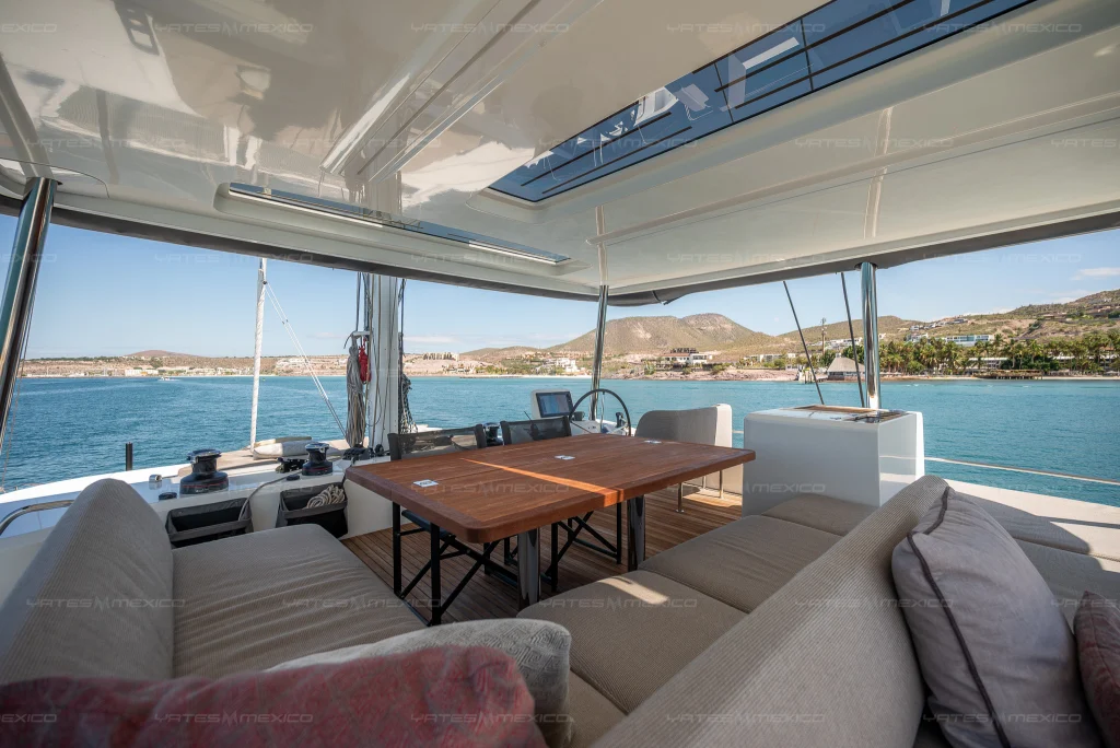Lagoon 55 catamaran charter La Paz - decks and outdoor living - photo 18